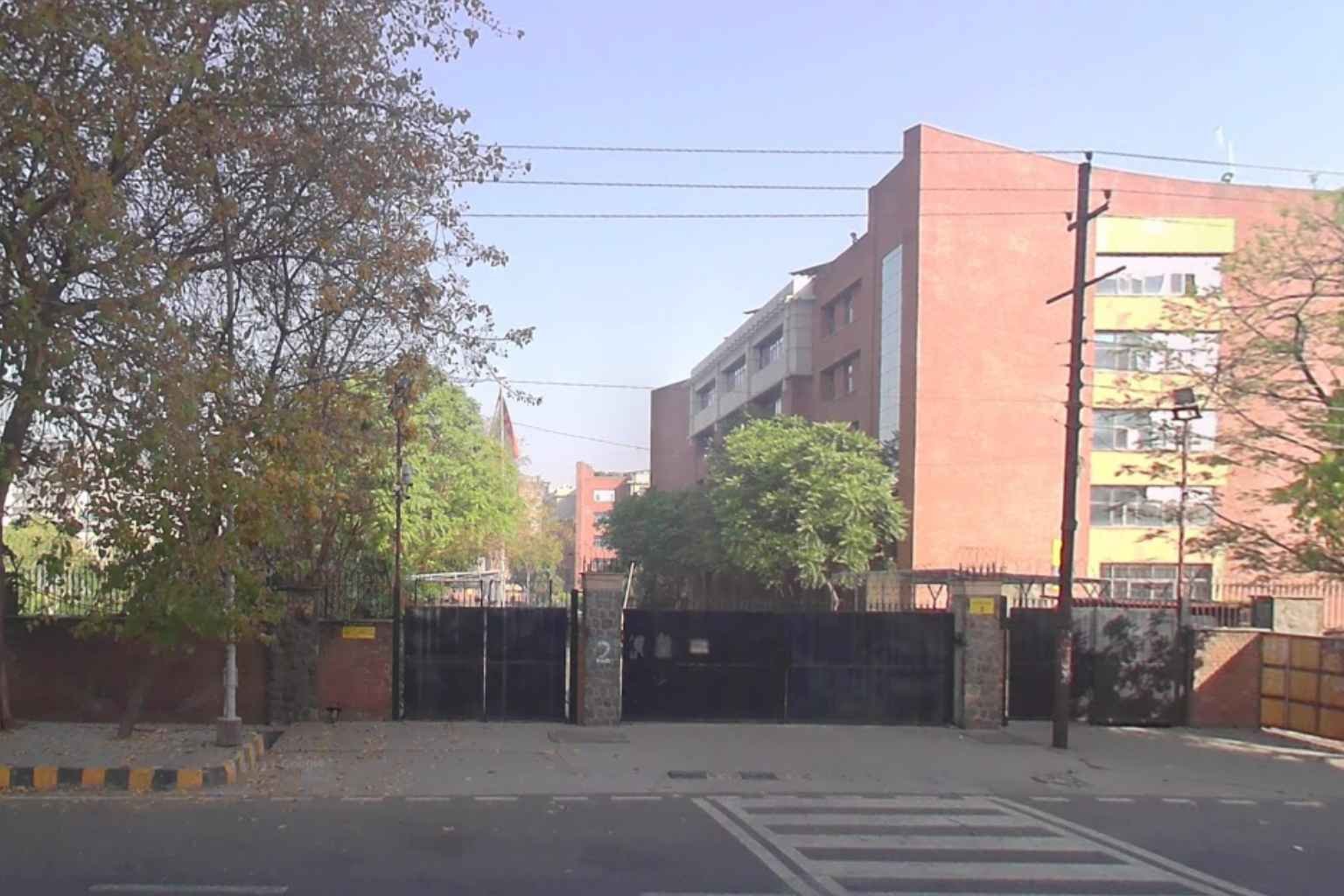 amity university gate no 2