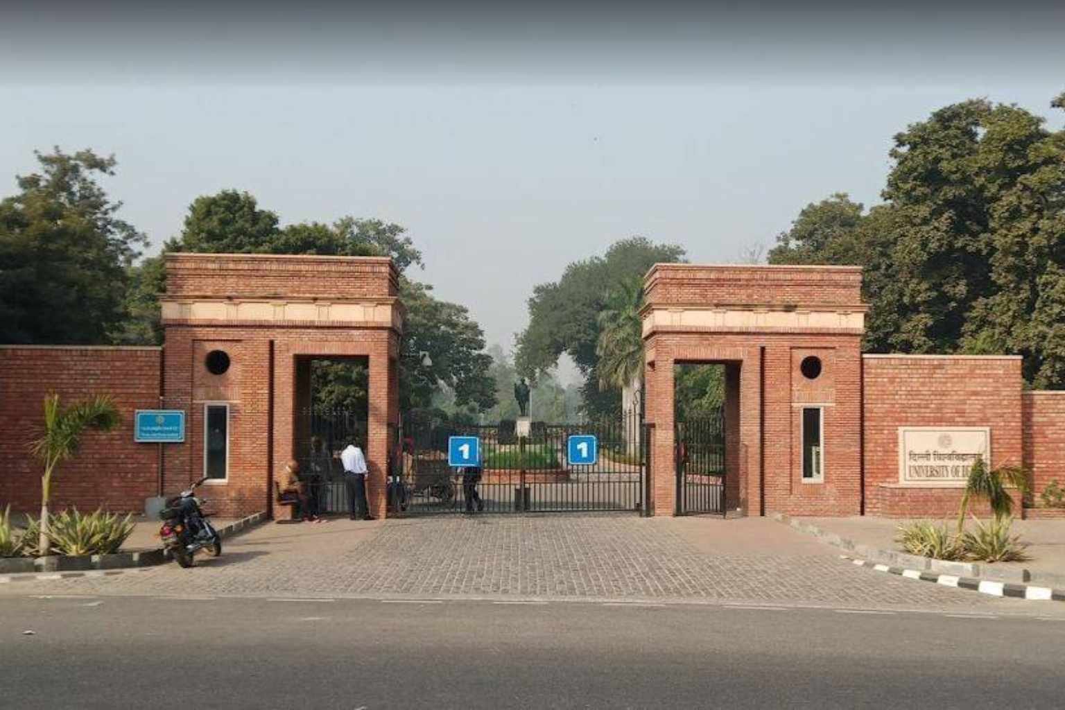 delhi university gate no 1